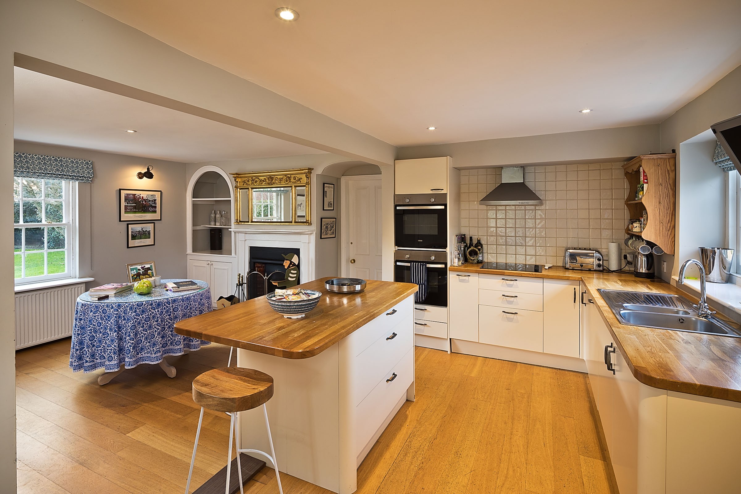 KREMLIN COTTAGE STABLES