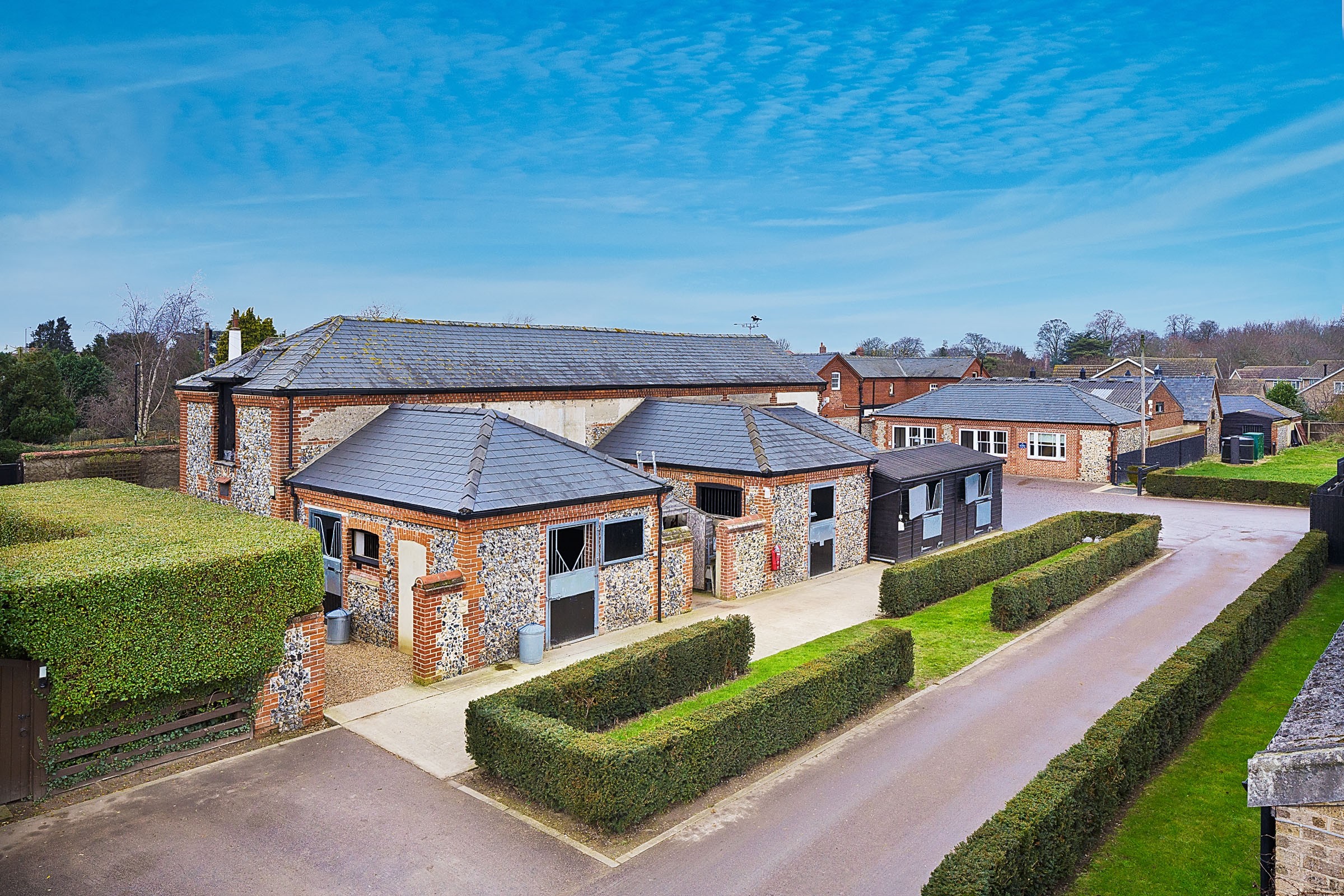 KREMLIN COTTAGE STABLES