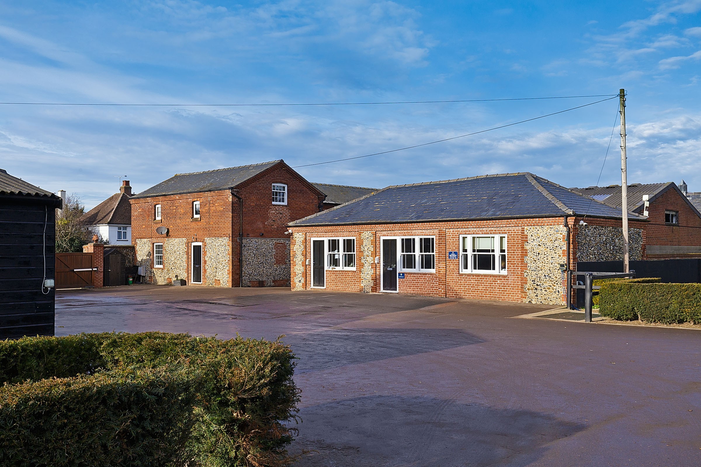 KREMLIN COTTAGE STABLES